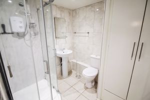shower room- click for photo gallery